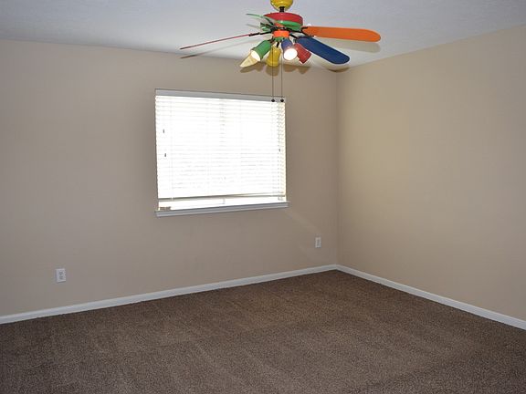 3rd image of 635 Oak Glen Dr