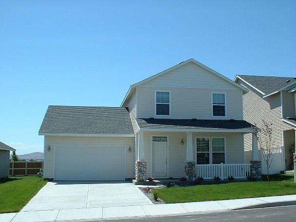 Great Curb Appeal!