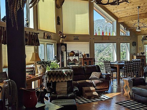 5th image of 4555 Pyramid Mountain Rd