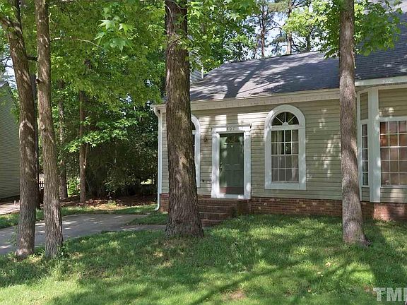 3rd image of 407 Shannonford Ct