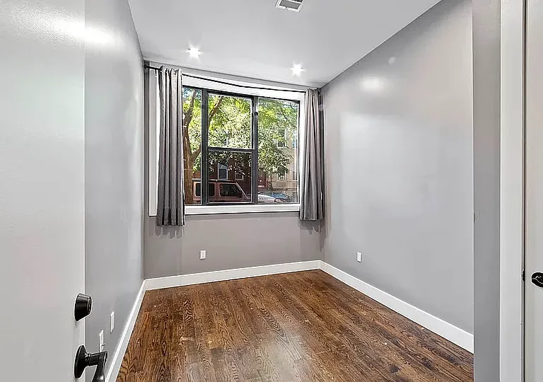 6015 Myrtle Ave #B — Photo 4