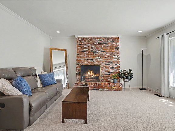 5th image of 3041 E 84th St
