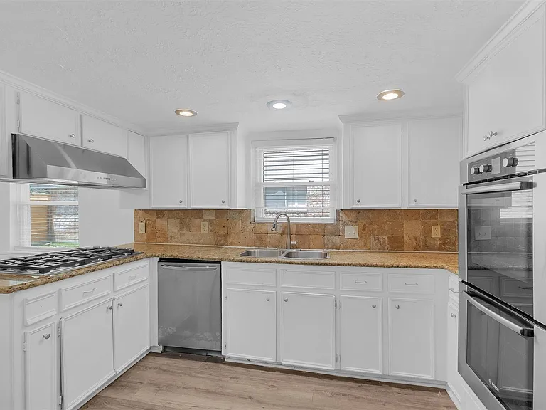 1122 Rhine Ln — Photo 10