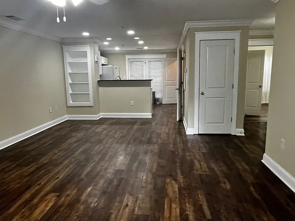 1035 Barnett Shoals Rd #111