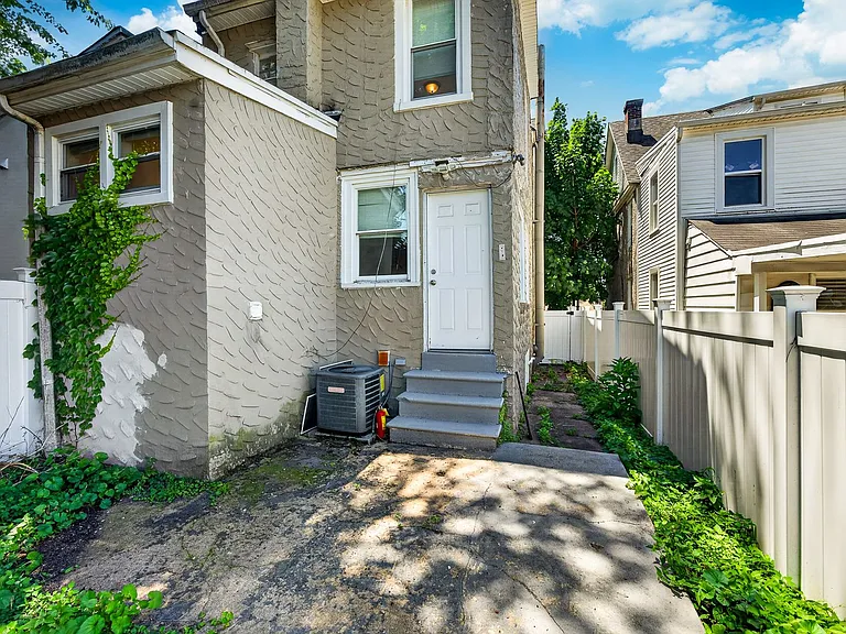 223 N New St — Photo 45