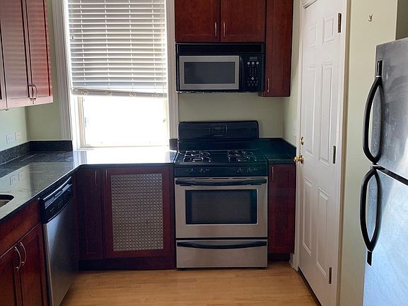 4th image of 1950 W Leland Ave #2J