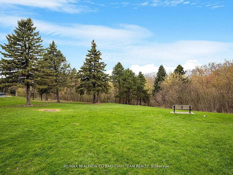 43 King Edward Ave — Photo 34