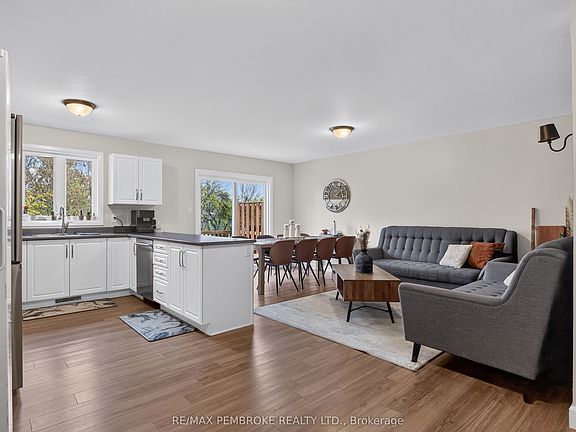 2nd image of 617 Nelson St