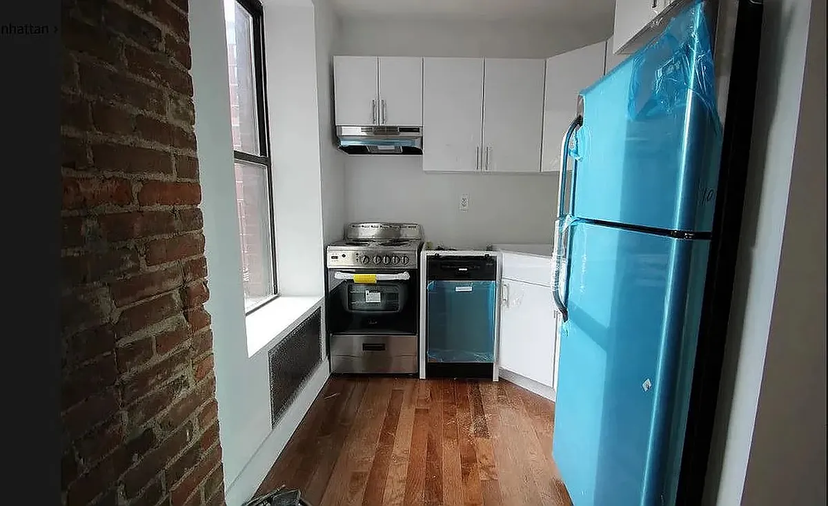 Building Photo - 205 Grand St #3C