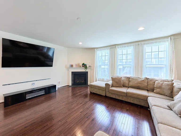 24887 Coventry Grove Ct — Photo 16