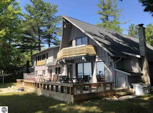 10462 N Shore Dr, Northport, MI 49670