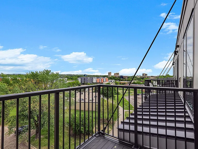 18-web-or-mls-10950-Red-Cir-Dr-18