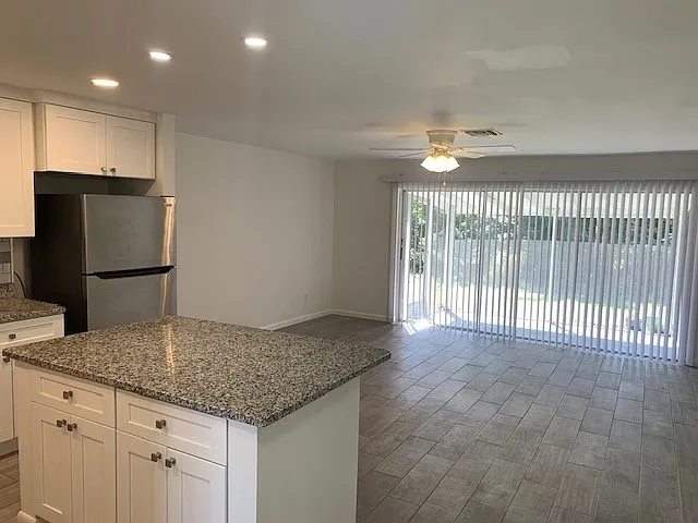 2 bed, 927 sqft, $1,599 — Photo 3