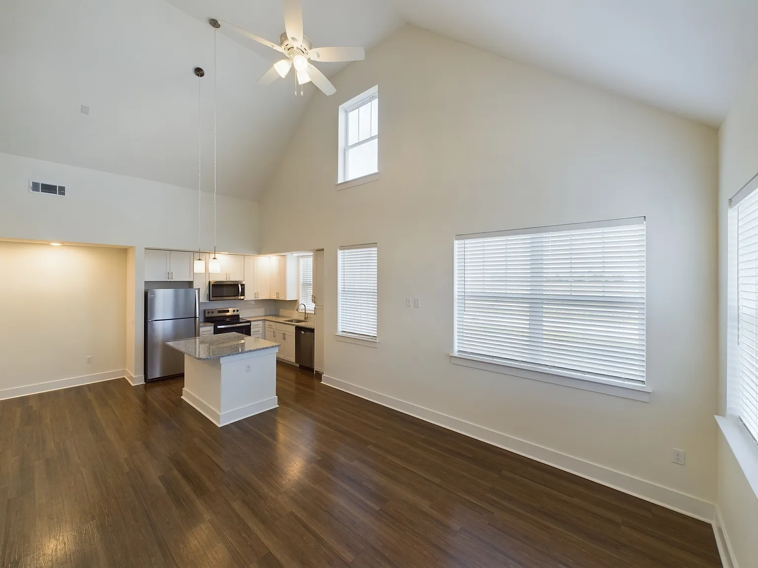 2 bed, 1390 sqft, $2,199 — Photo 3