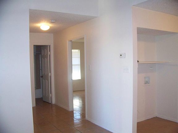 4th image of 7621 Windsor Oaks