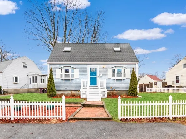 28 Apple Tree Ln, Weymouth, MA 02188