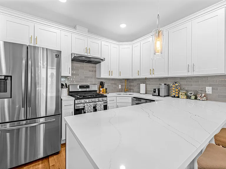 185 Gates Ave #2 — Photo 3