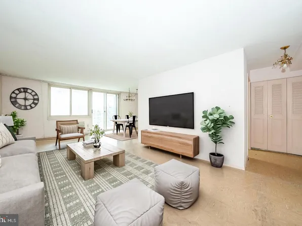 1919 Chestnut St APT 2819, Philadelphia, PA 19103