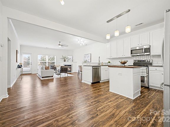 4th image of 1412 Ladora Dr
