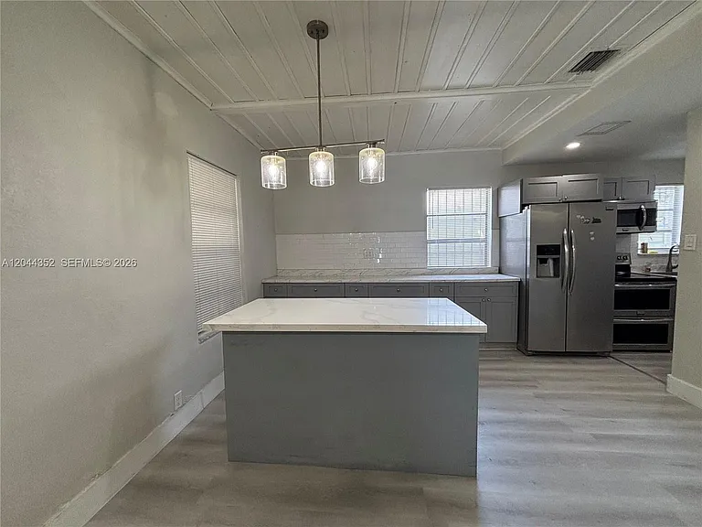 5011 SW 5th St — Photo 3