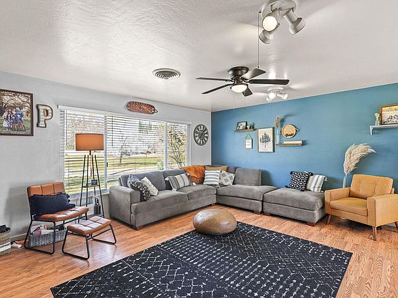 4th image of 2521 Center Waverly Ave