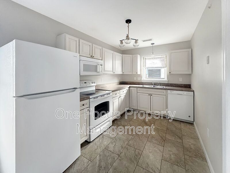 1st image of 414 W 4th St Unit 3