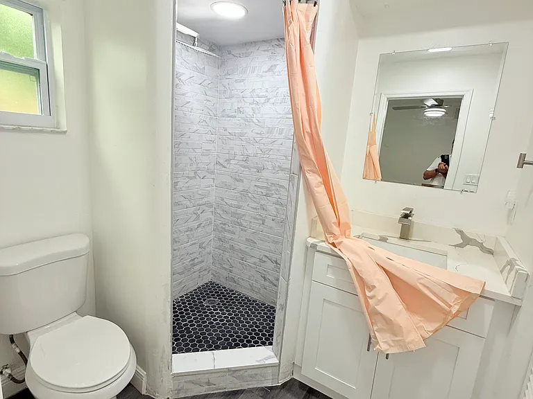 1557 Robinson Dr N — Photo 31