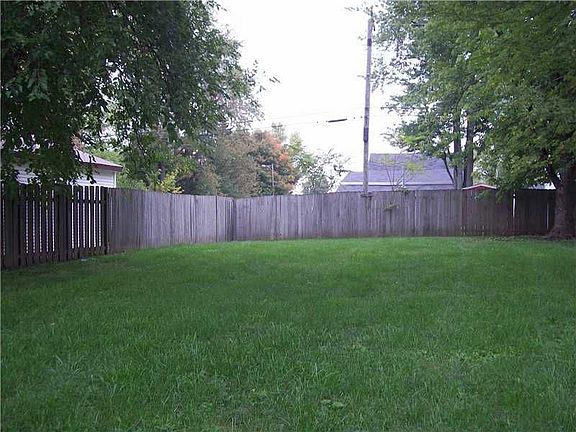 3rd image of 404 Canby Ave