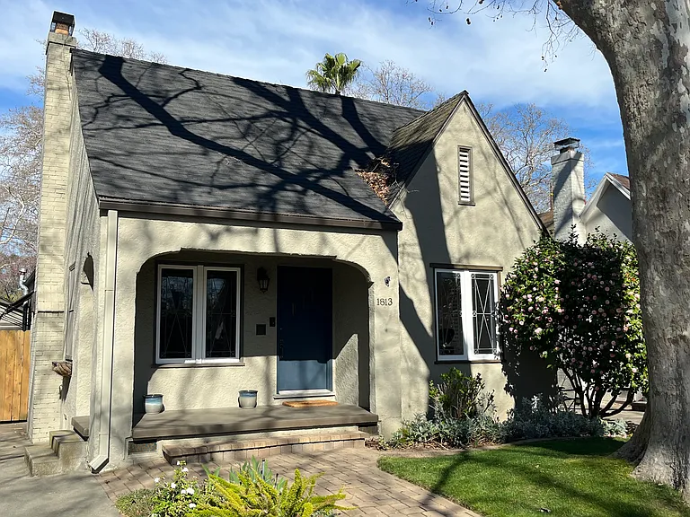 1813 Larkin Way — Photo 3