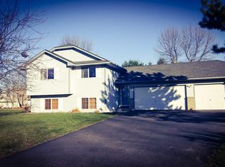 26145 Goldfinch Ct, Wyoming, MN 55092