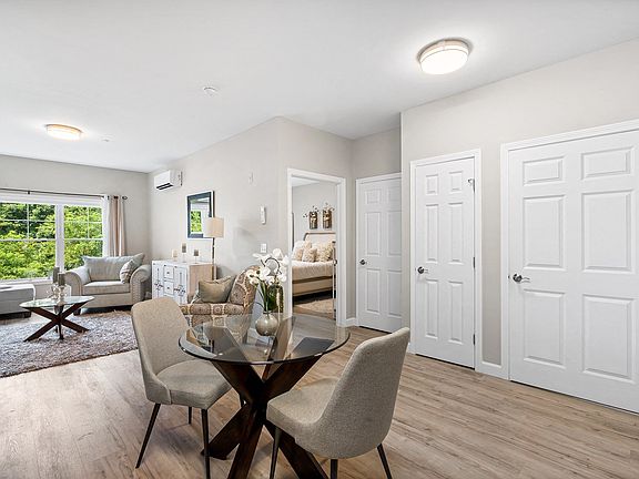 3rd image of 335 Ferry Blvd #411