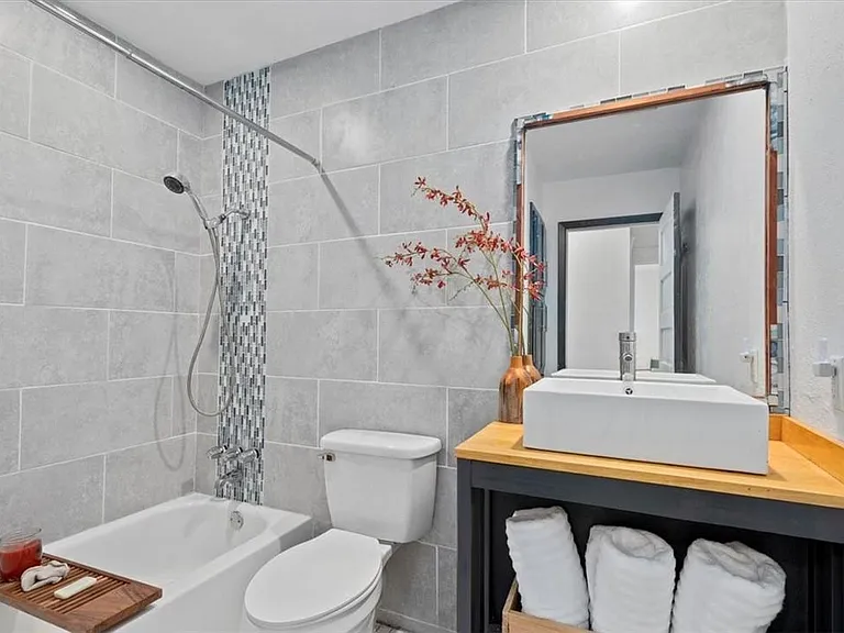 2nd Bathroom