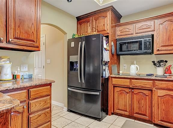 5th image of 33 Randell Terrace Dr