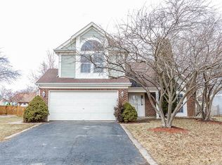 1676 Kennsington Ln, Crystal Lake, IL 60014