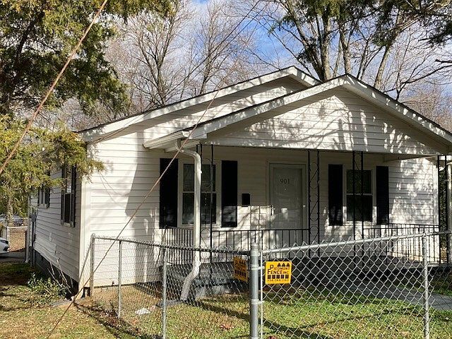 1st image of 901 Goldfloss St