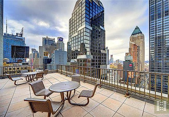 4th image of 150 W 51st St #20033