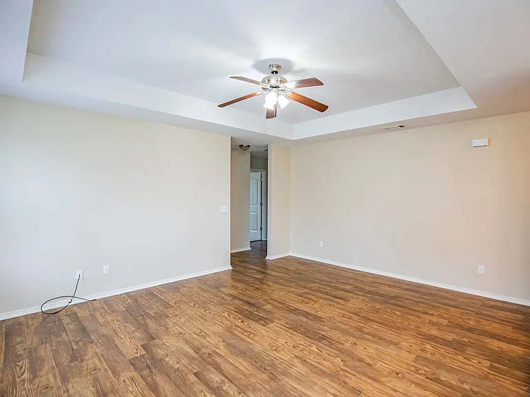 131 Foxglove St — Photo 3
