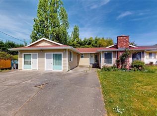 1382 McKenzie Ave, Saanich, BC V8P 2M2