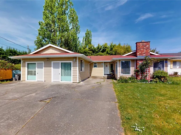 1382 McKenzie Ave, Saanich, BC V8P 2M2