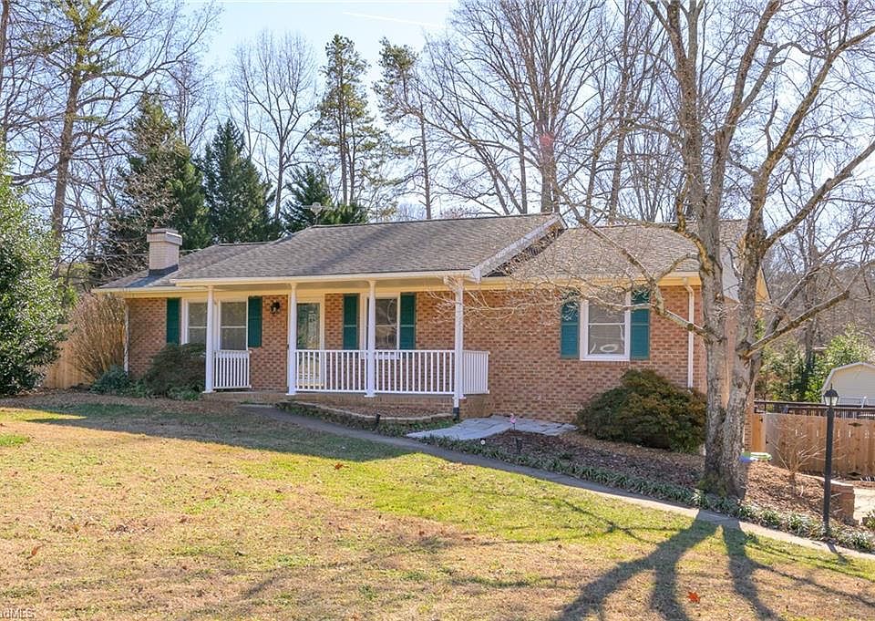 1st image of 321 Canterbury Dr
