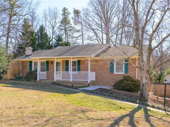 321 Canterbury Dr, Winston Salem, NC 27107