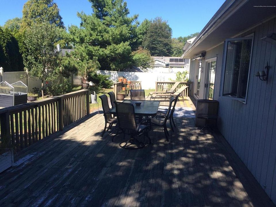 2nd image of 1708 Holbrook St