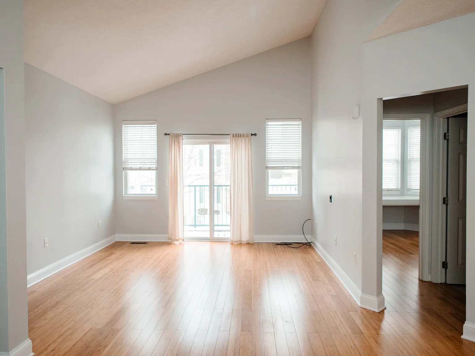 2 bed, 1100 sqft, $2,100 — Photo 2