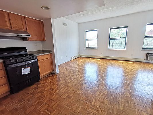 4th image of 67 E 118th St #4
