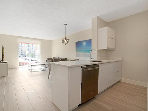 3rd image of 630 Sapodilla Ave Unit 520