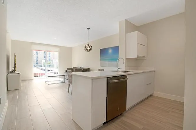 630 Sapodilla Ave #520 — Photo 3