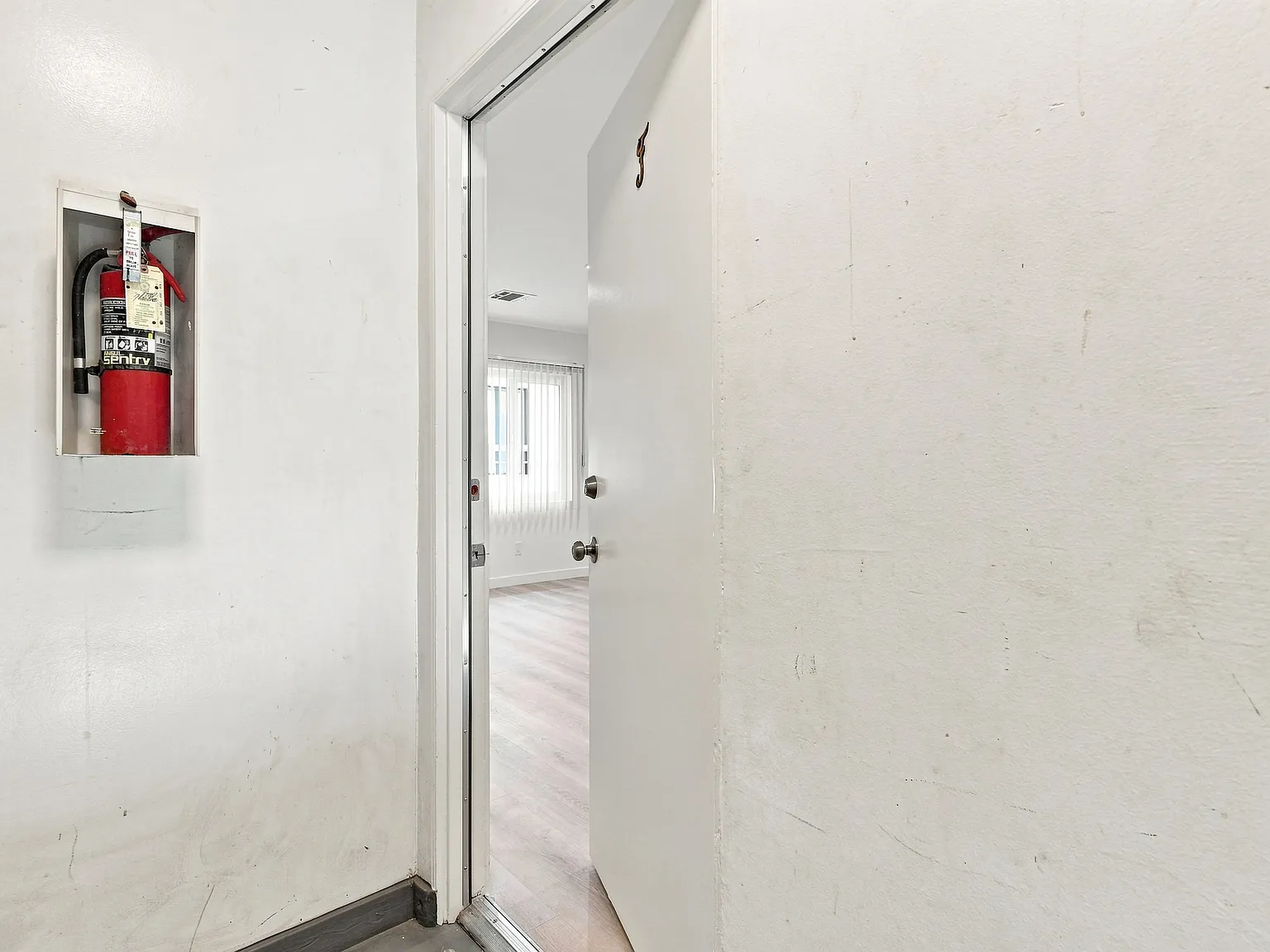 1 bed, 690 sqft, $2,250 — Photo 3