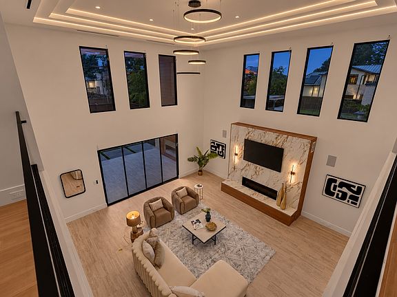 3rd image of 6466 Royal Ln
