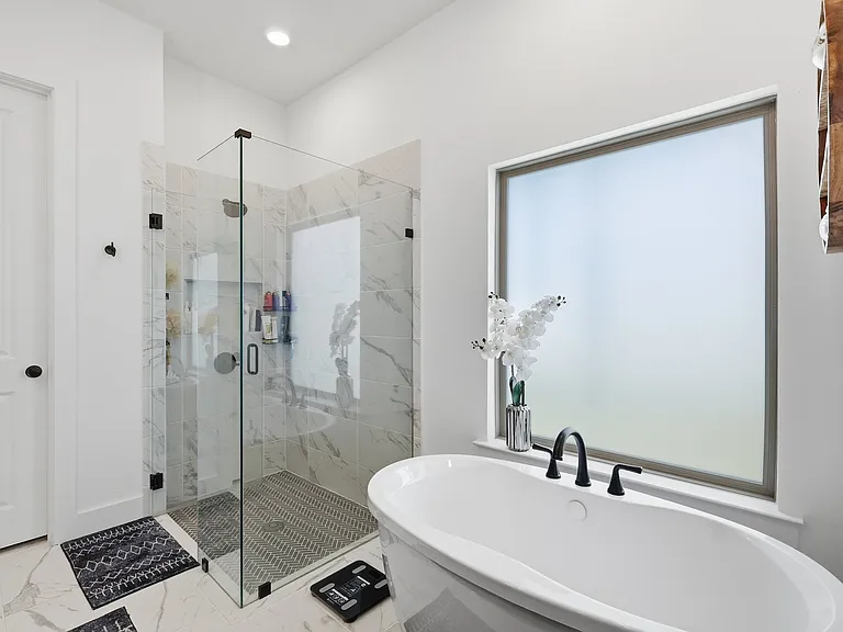 1528 Sandhill Ln — Photo 16