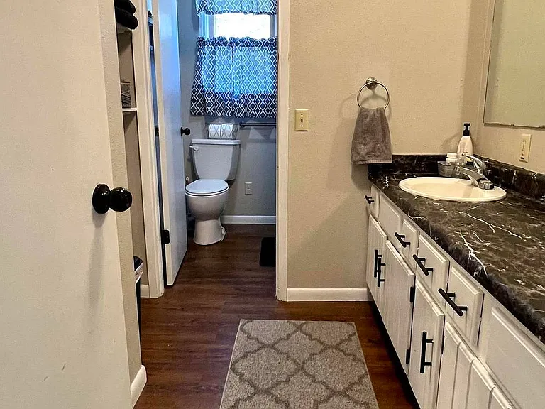 916 W Howard St — Photo 10